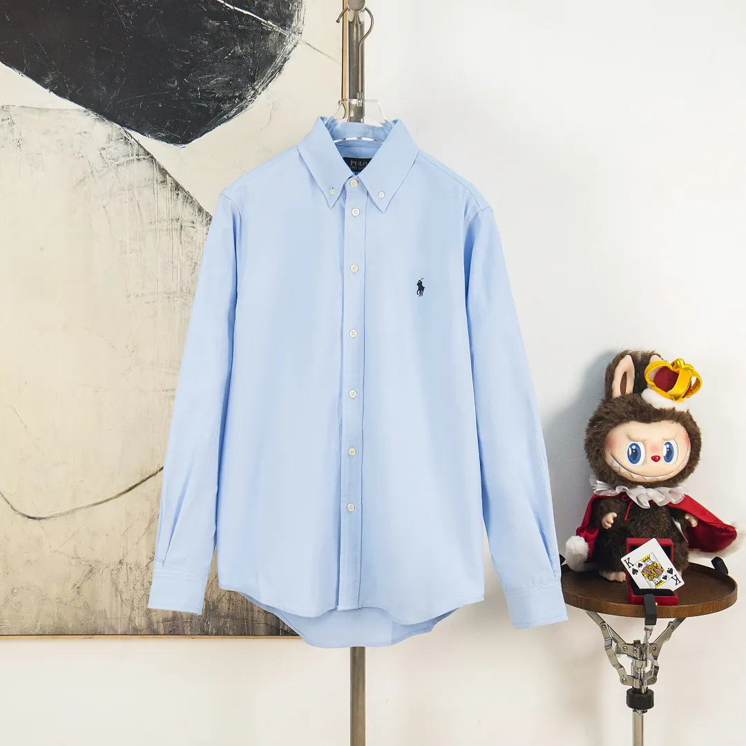 P270 zp version [Exclusive supply] Ralph Lauren/Ralph Lauren's classic evergreen single product 100 cotton Oxford spun old money style casual long-sleeved shirt. 100% restored workmanship. The entire garment is embedded with seams and clean edges. The upper back seams are reorganized for a better fit. ✅ 100 cotton Oxford spun on the face. Pre-wash treatment. The texture is tight and soft. ✅ Custom dyed original pearlescent white bottom buttons. Size partitions. ✅ Special shaped chiffon foil is included in the collar door tube. It is not easy to deform and pull. ✅ RL classic version of the Oxford shirt. The thick and crisp feeling brought by the Oxford cloth. It can be worn alone or as an outer layer. It can be worn in all seasons. It is a must-have item for the wardrobe. Get it with your eyes closed. Color: black, white, pink, blue, carbon gray, khaki, navy blue and red label, dark blue and white label (8 colors) Size: S M L XL Number: WW10972